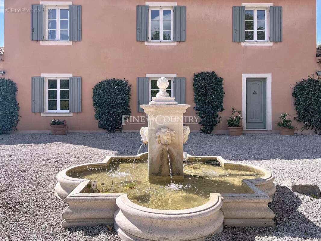 Maison à CHATEAUNEUF-GRASSE