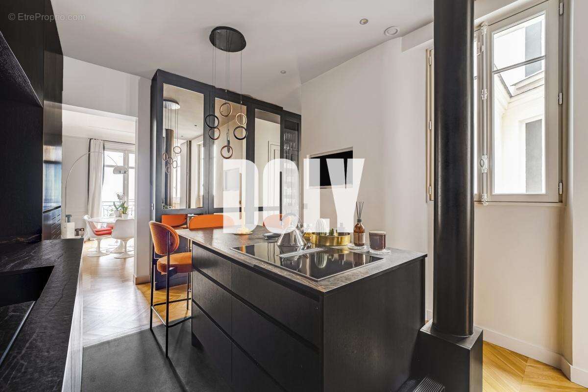 Appartement à PARIS-8E