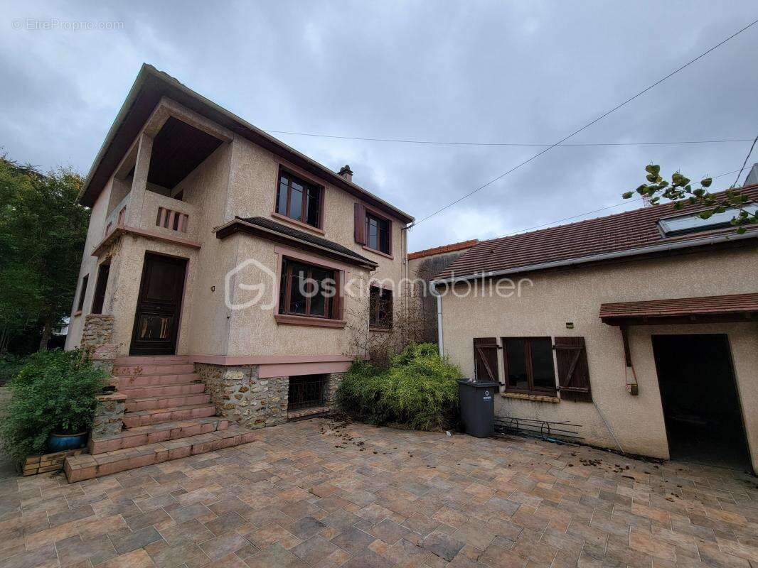 Maison à COMBS-LA-VILLE