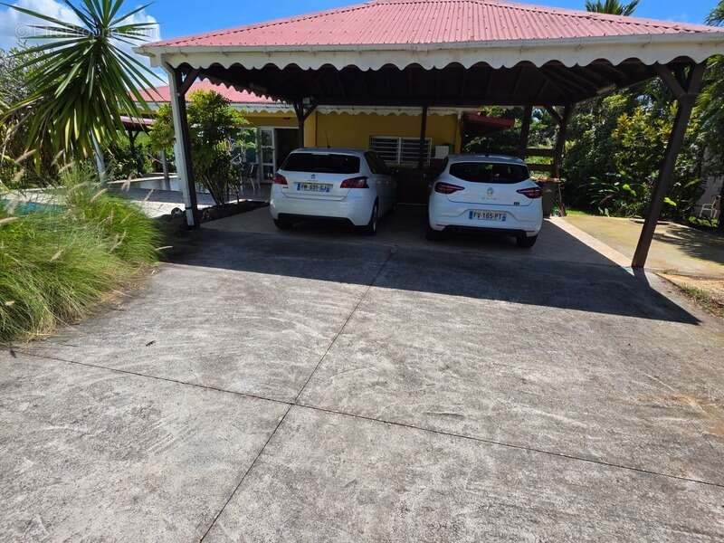 Maison à BAIE-MAHAULT