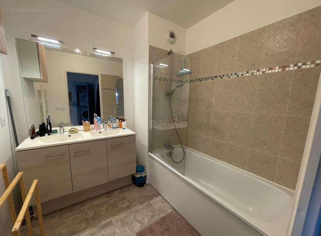 Appartement à SAULX-LES-CHARTREUX