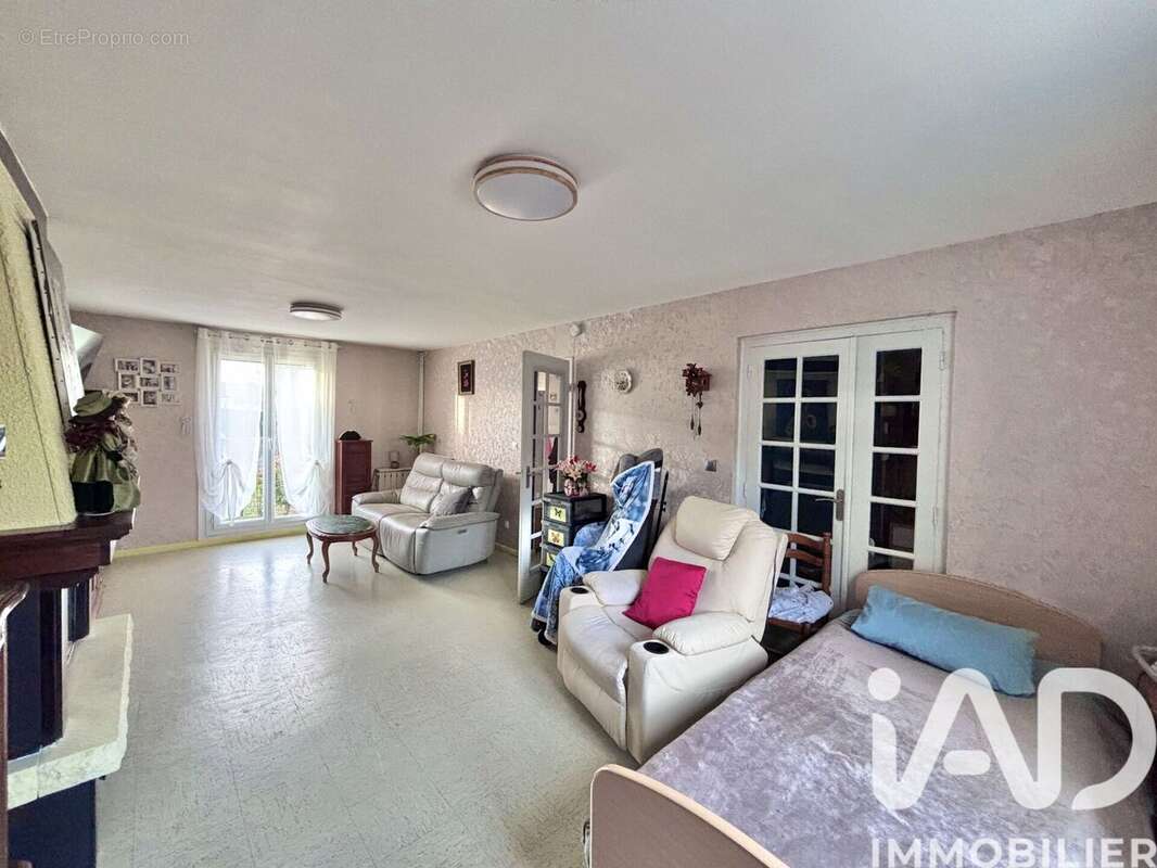 Photo 7 - Maison à ROCHE-LA-MOLIERE