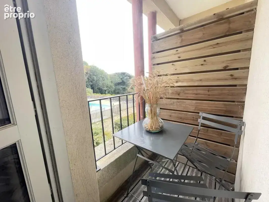 T2 + cabine 34 m² avec balcon – Dans un Château avec piscine - photo 3