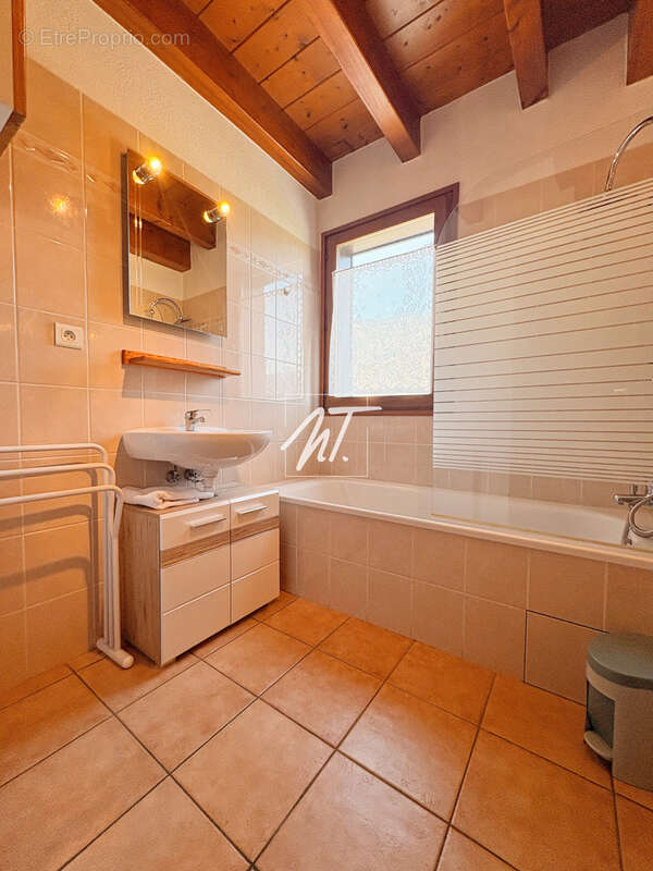 Appartement à MORILLON