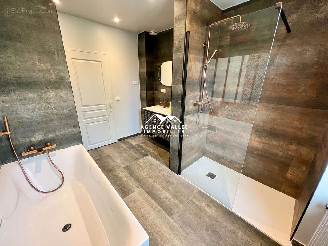 Maison à SAINT-PIERRE-DU-PERRAY