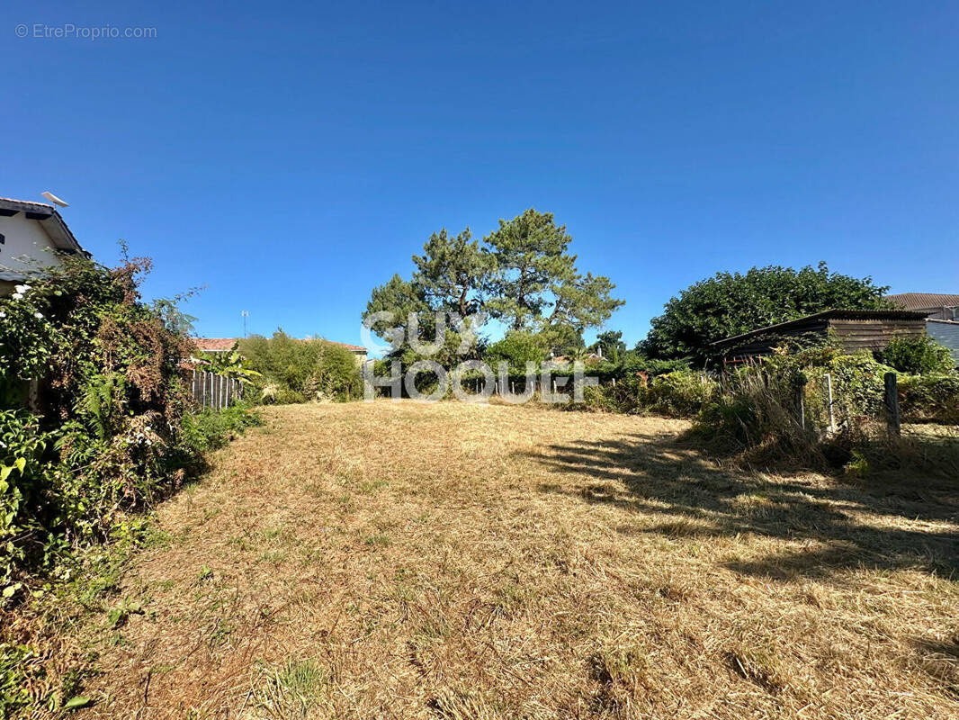 Terrain de 800m2 au centre de Gujan Mestras · à Gujan-Mestras · 275 600 €