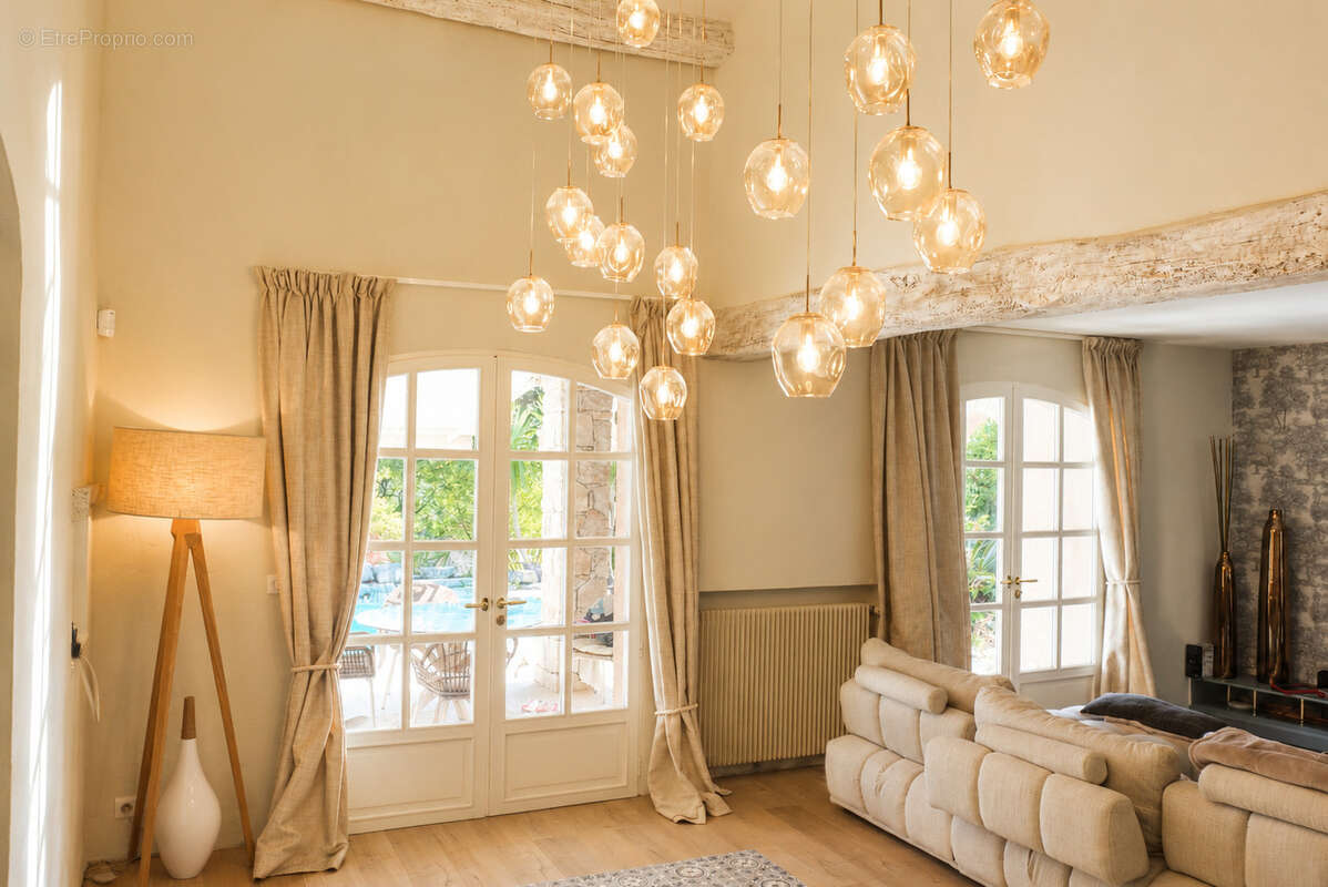 Maison à ROQUEFORT-LES-PINS