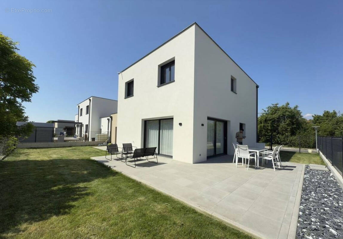 Maison à SAINTE-CROIX-EN-PLAINE