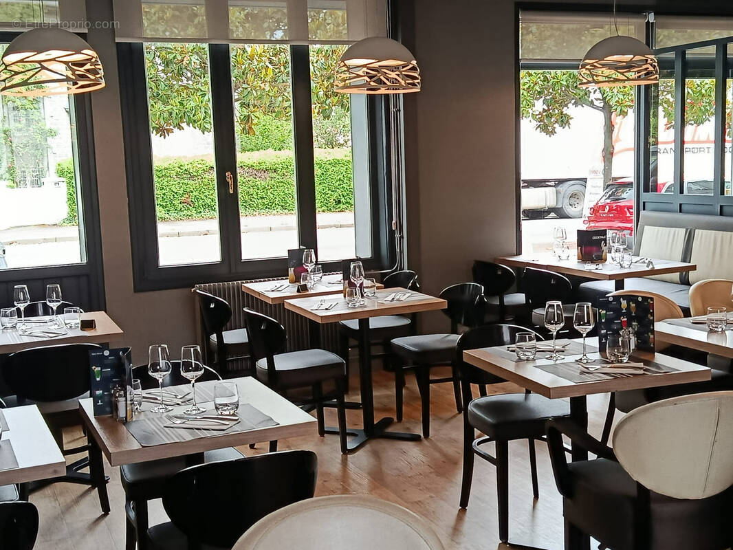 Commerce à CONDE-SUR-NOIREAU