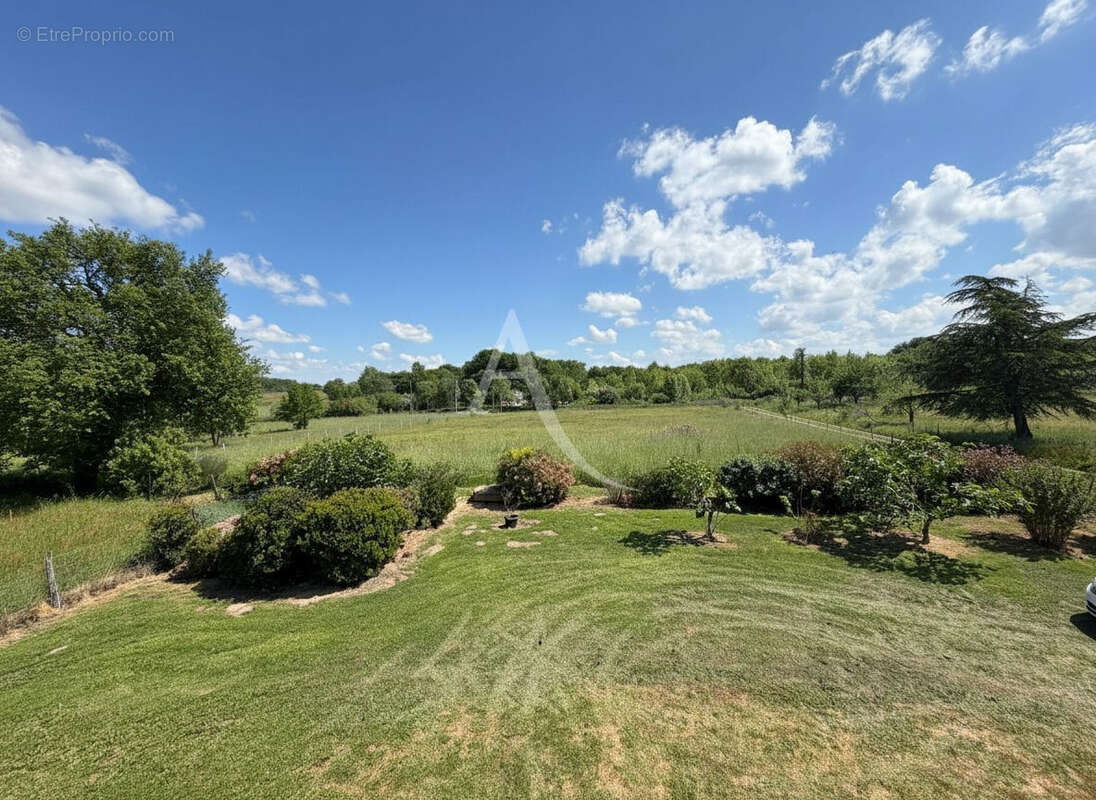 Maison familiale de 135m² avec 5 chambres sur une belle parcelle de près de 7000m² - photo 15