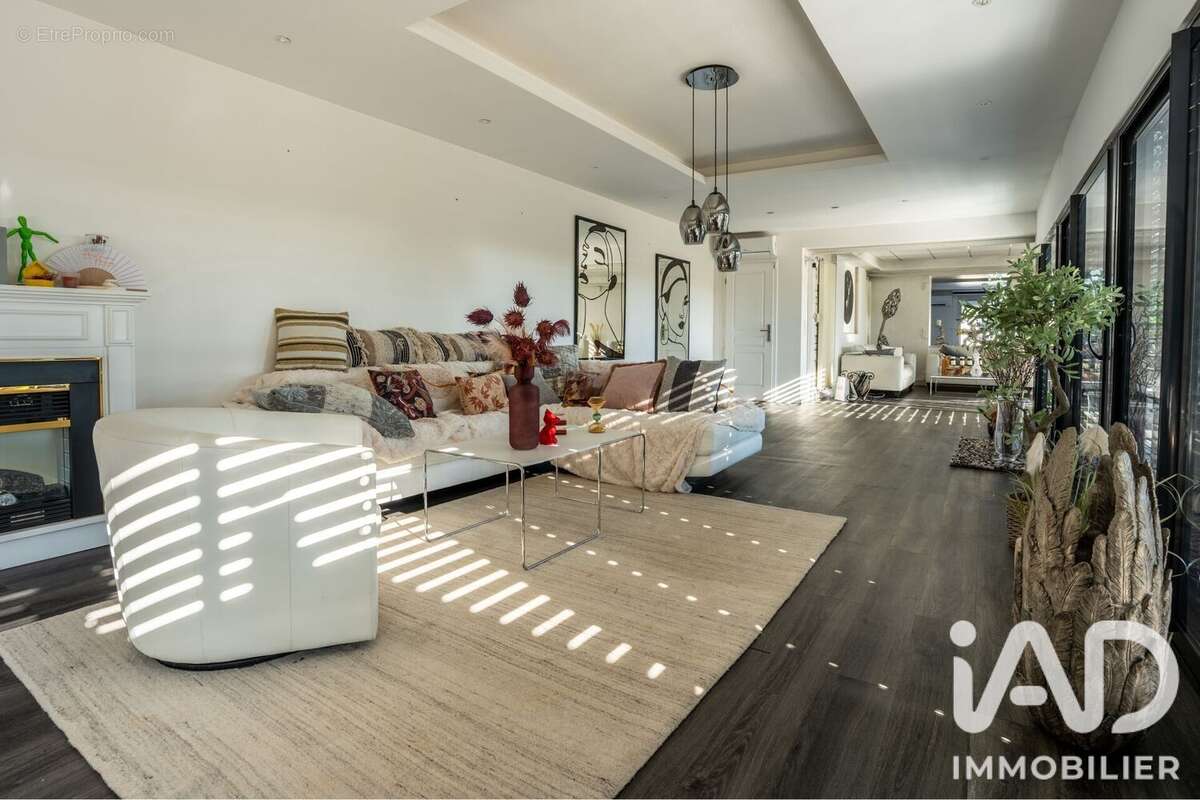 Maison 330 m² à Forbach  - photo 4