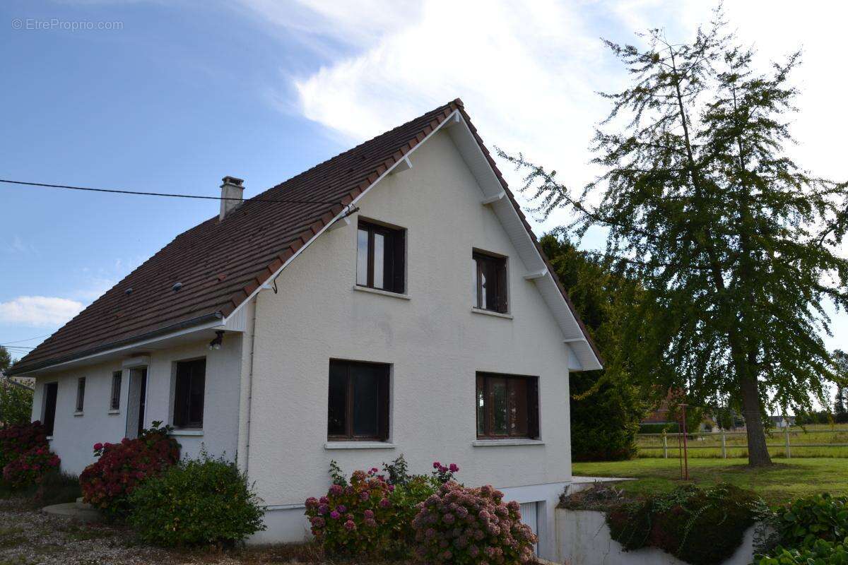 Maison à AVREMESNIL