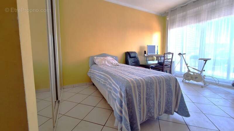 Appartement à MARSEILLE-4E