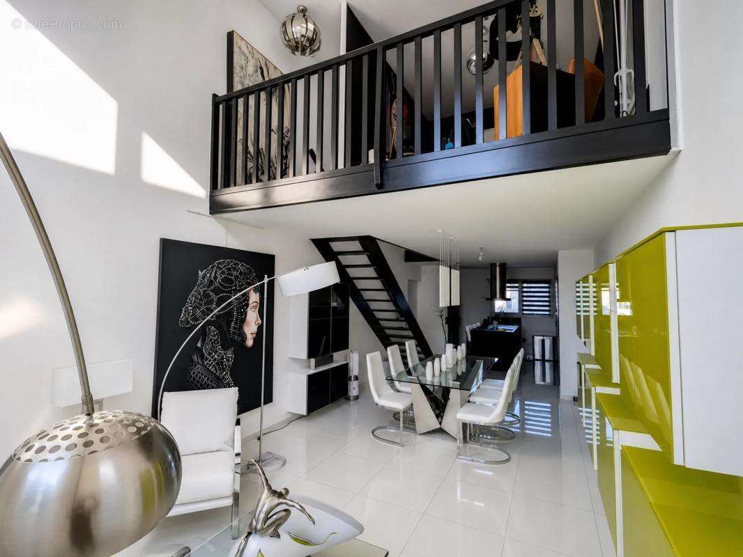Appartement Duplex de 4 pièces de 82 m² à Stains - photo 4