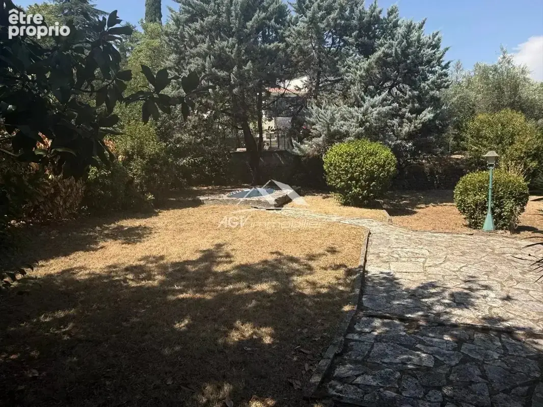 Alès - Maison au calme avec garage - photo 15