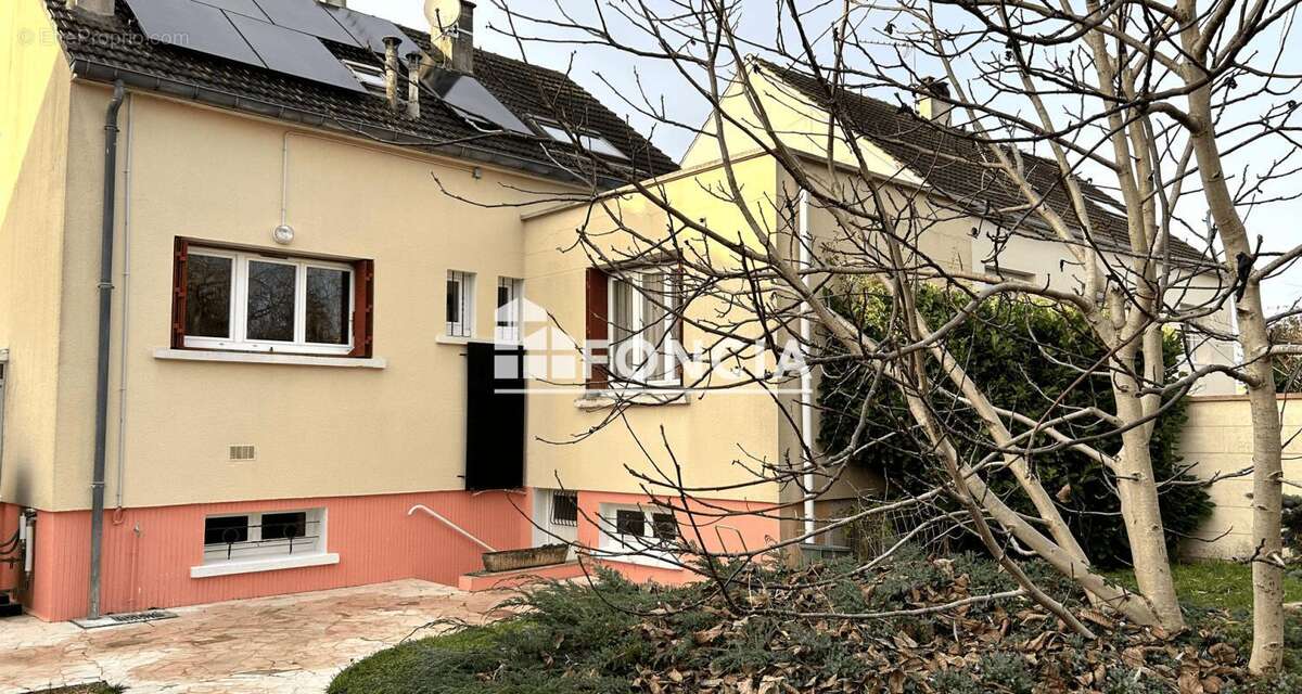 Maison à CHAMPHOL