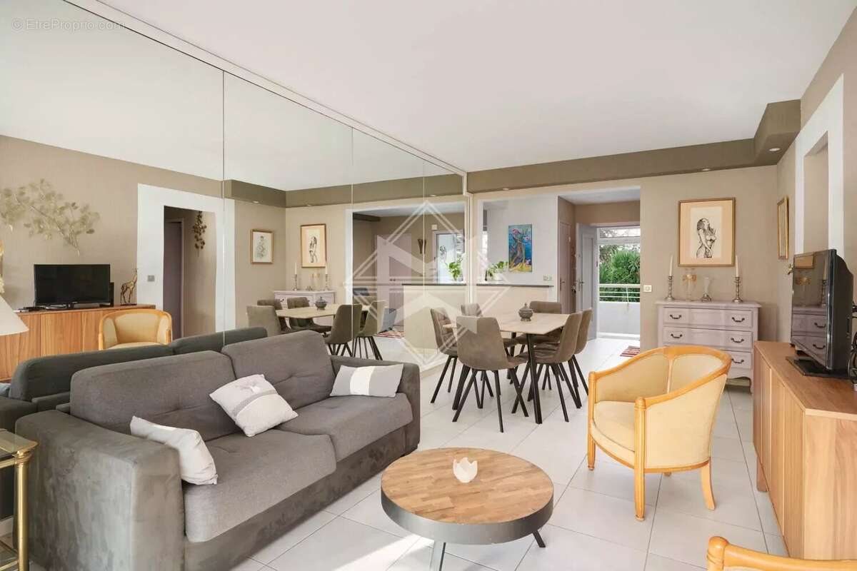 Appartement à VILLENEUVE-LOUBET