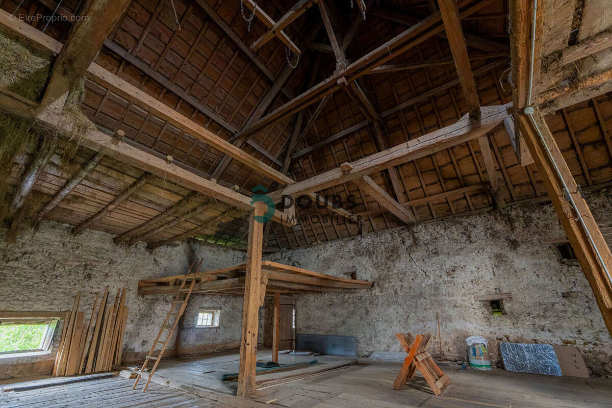 Appartement à ORCHAMPS-VENNES
