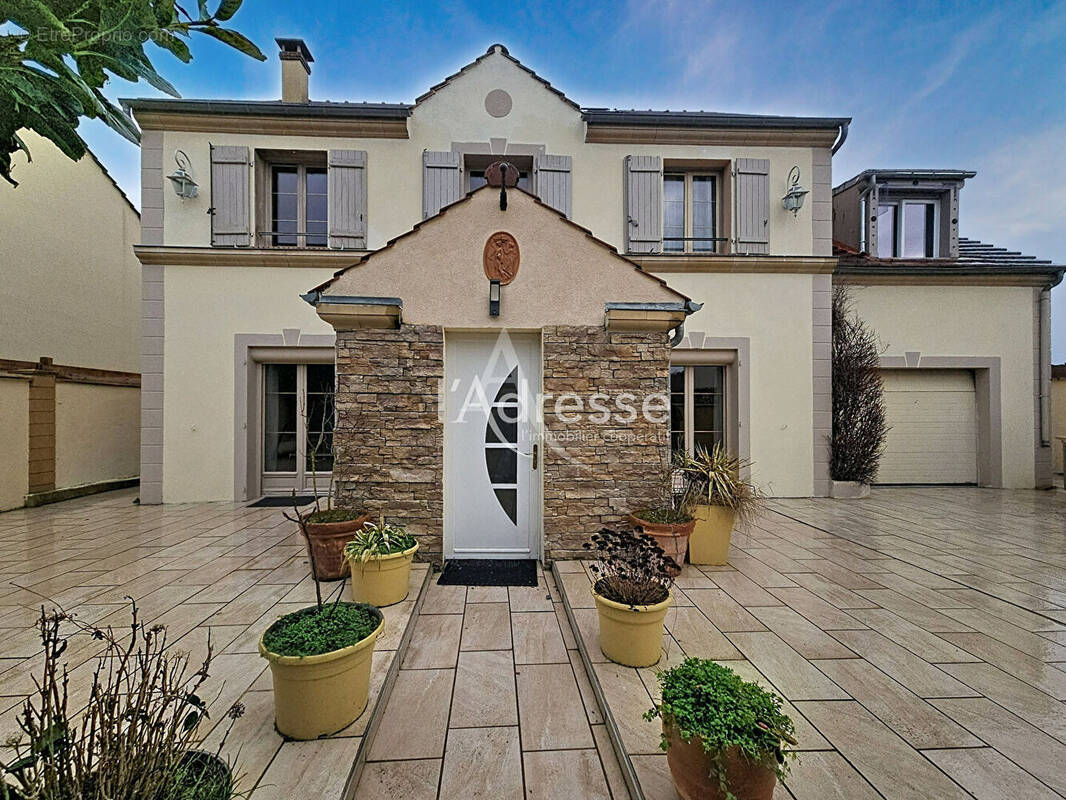 Maison à MAGNY-LE-HONGRE