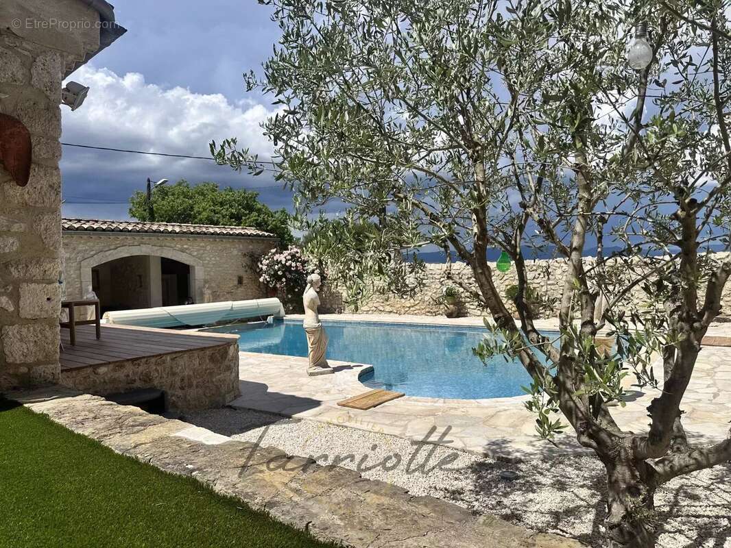 Maison à MONTELIMAR