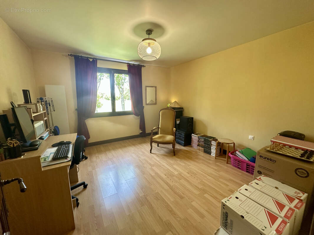 Belle maison familiale de 185 m2   Un véritable havre de paix en bord de rivière - photo 7