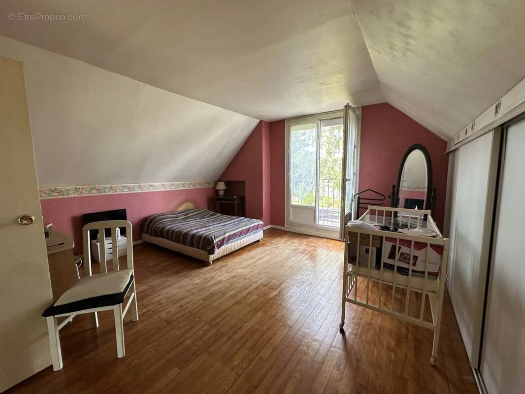 Maison à LE MESNIL-SAINT-DENIS