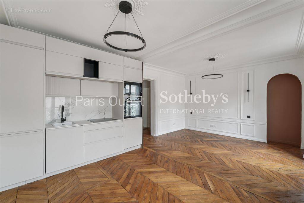 Appartement à PARIS-17E