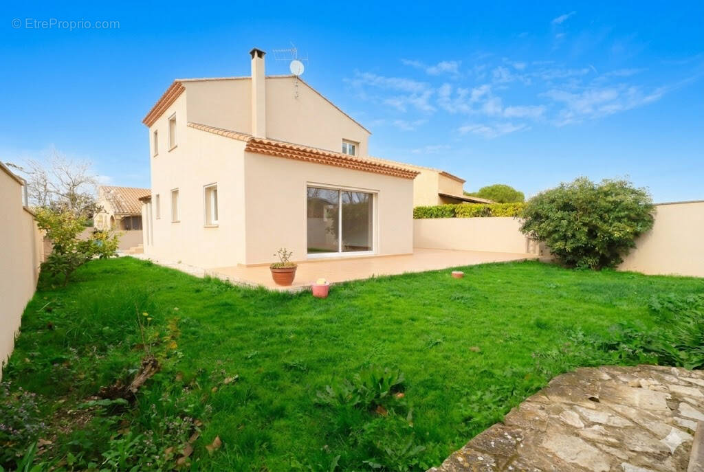 Maison à MAUGUIO