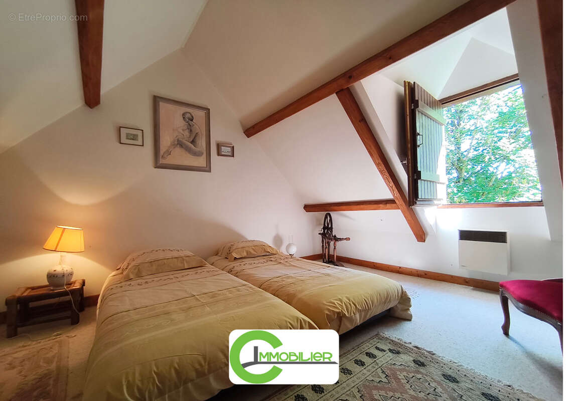 Maison à SEMUR-EN-VALLON