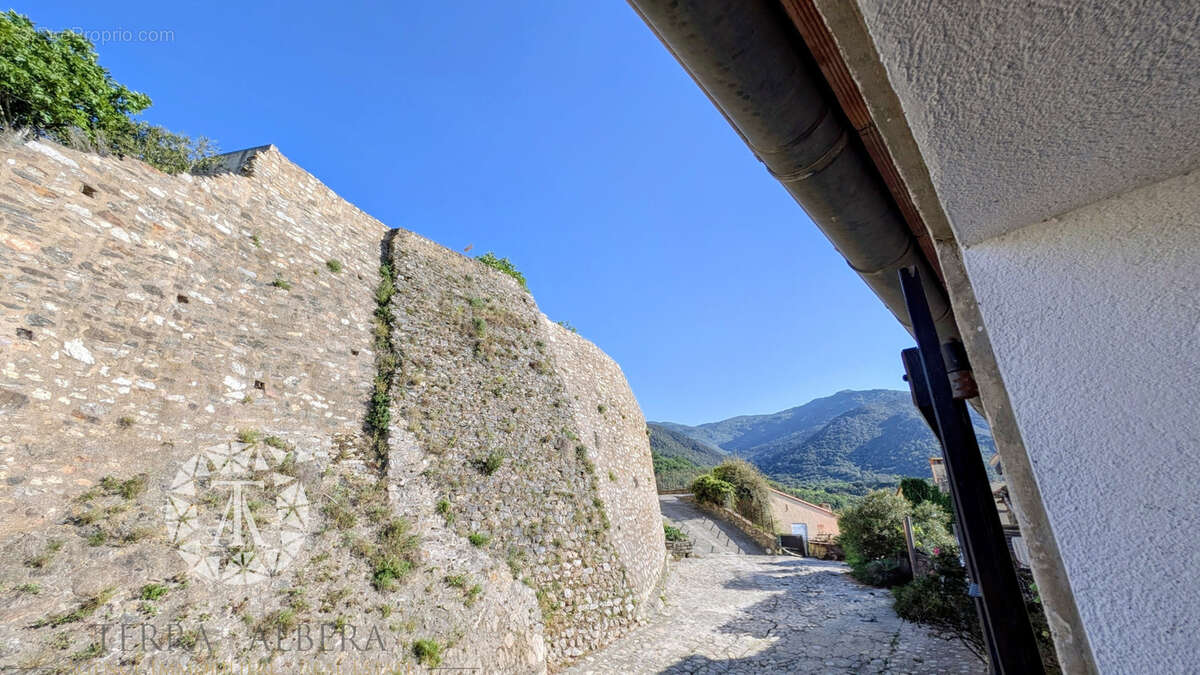 Maison à LAROQUE-DES-ALBERES