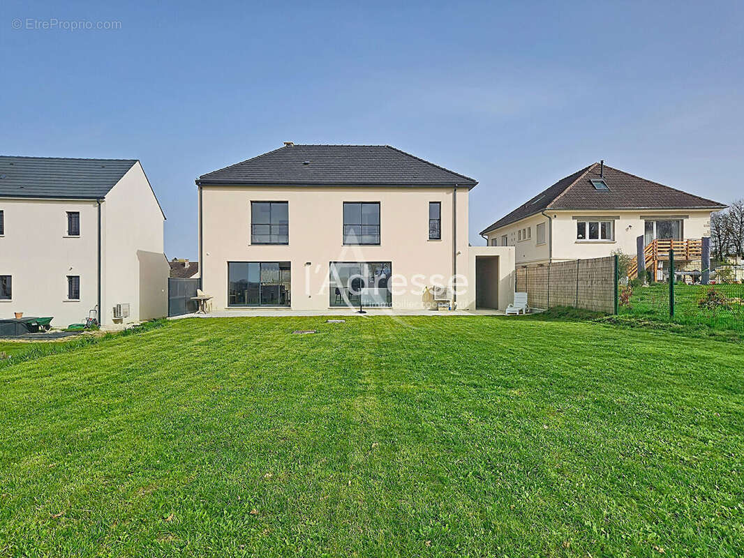 Maison à BAILLY-ROMAINVILLIERS