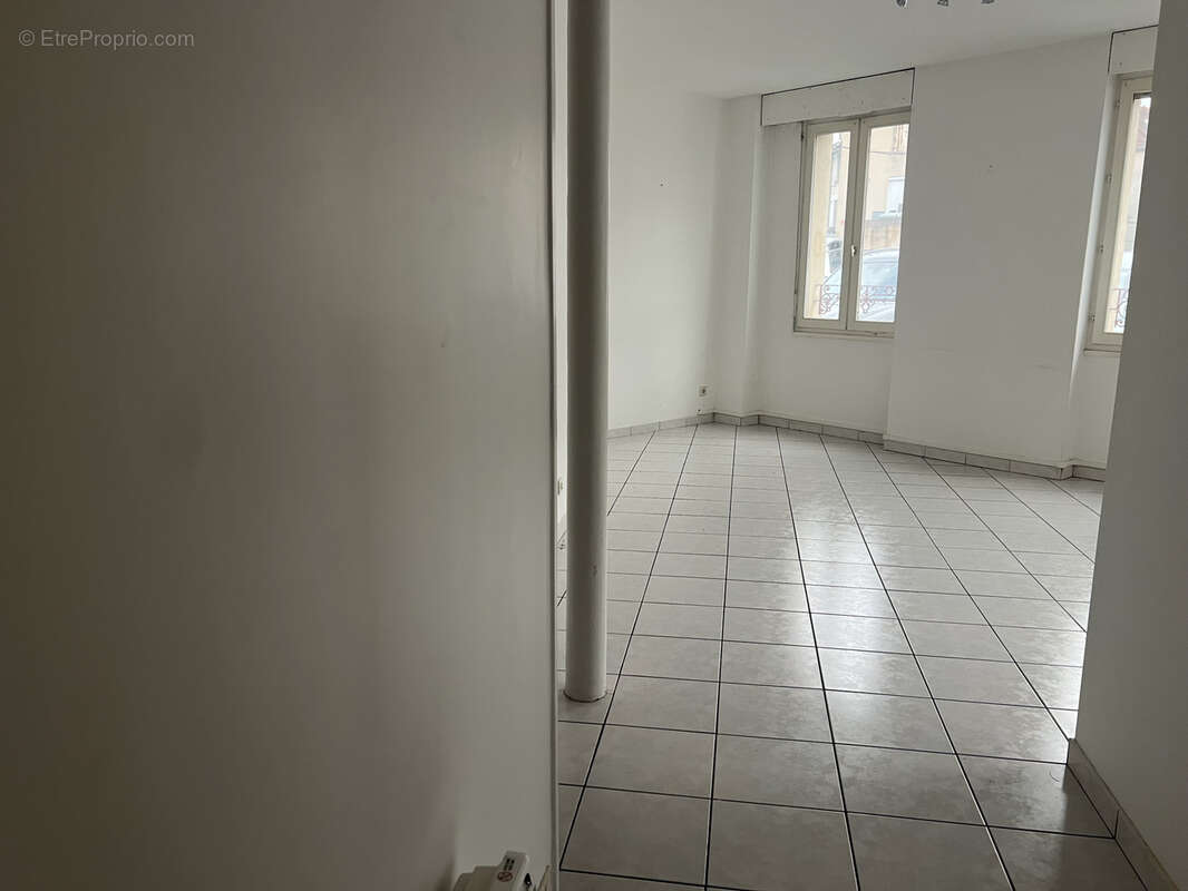 Nevers appartementce type T3, proche de la gare et du centre ville. - photo 4