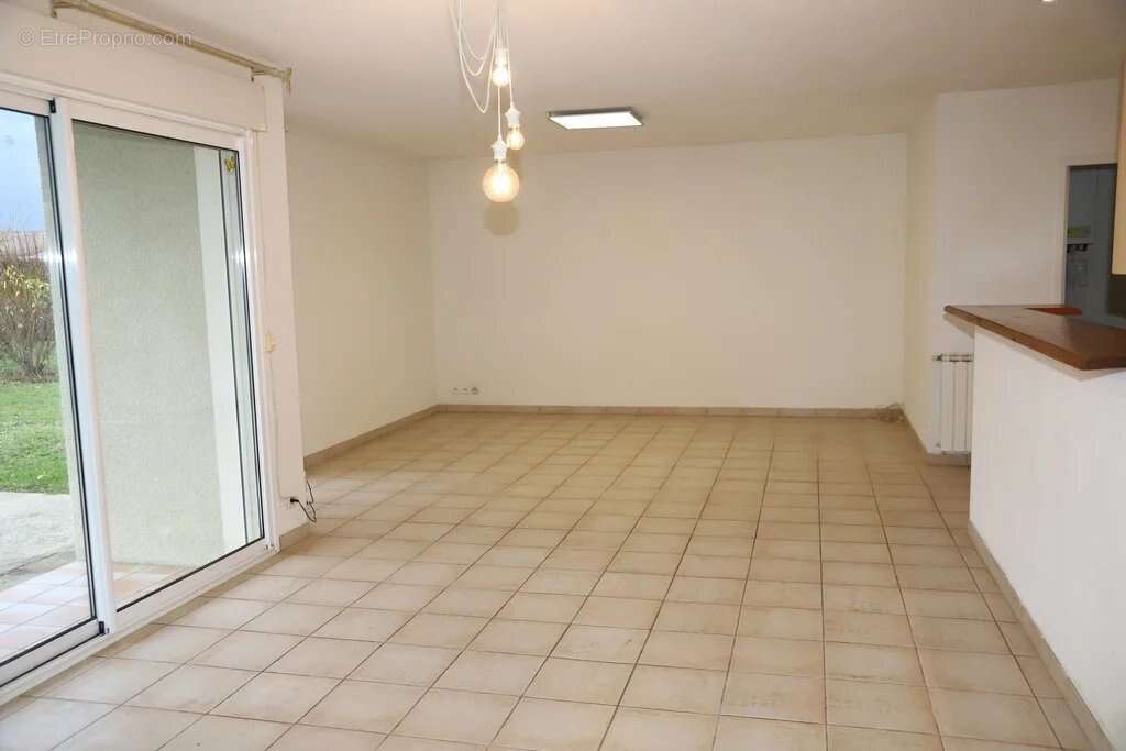 Maison à LA TOUR-DU-CRIEU