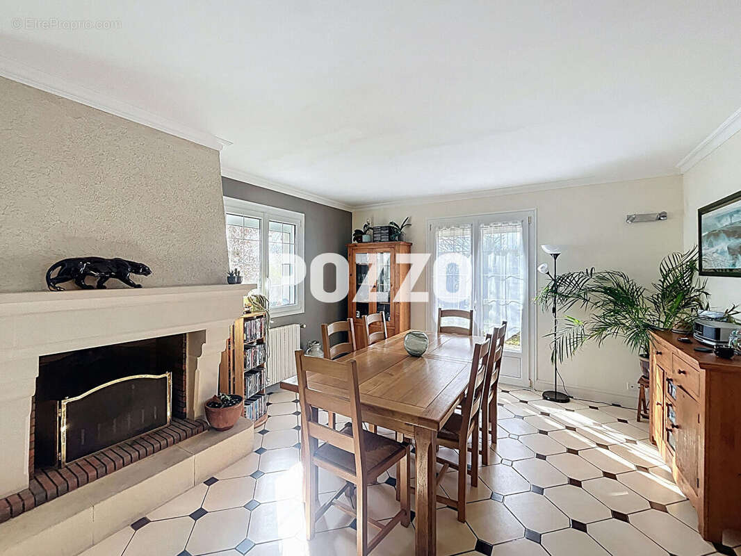 Maison à FEUGUEROLLES-BULLY