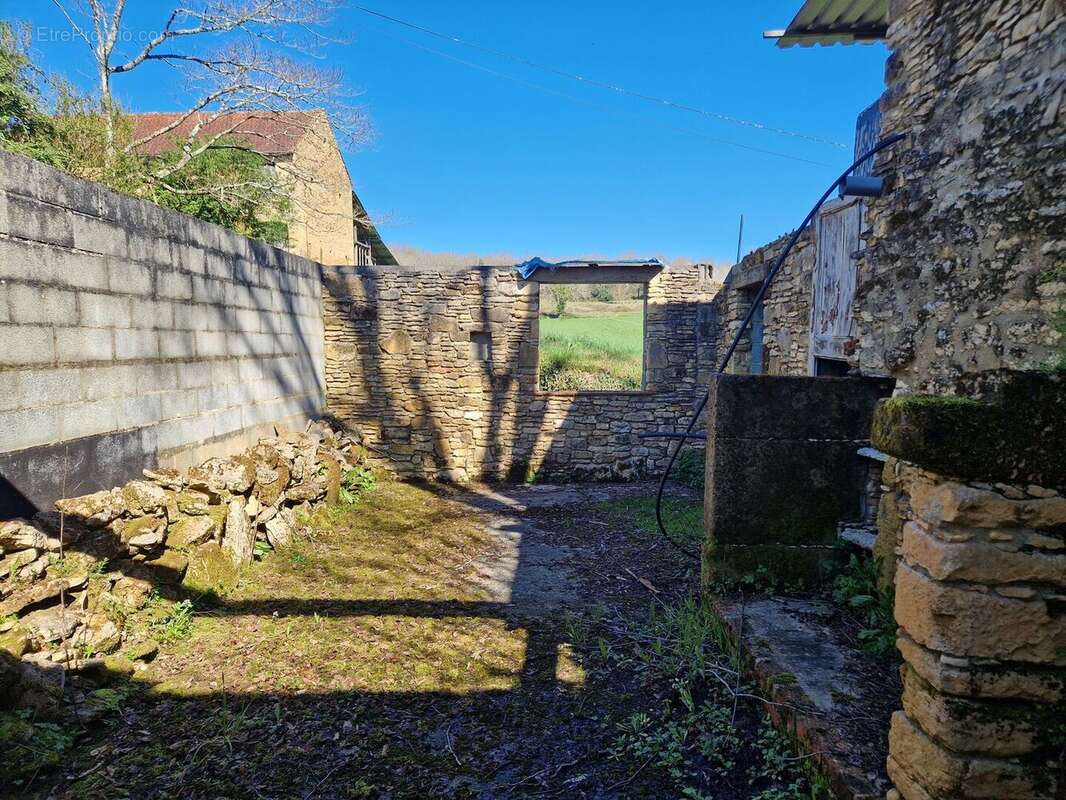 20260318114511 - Maison à MEYRALS