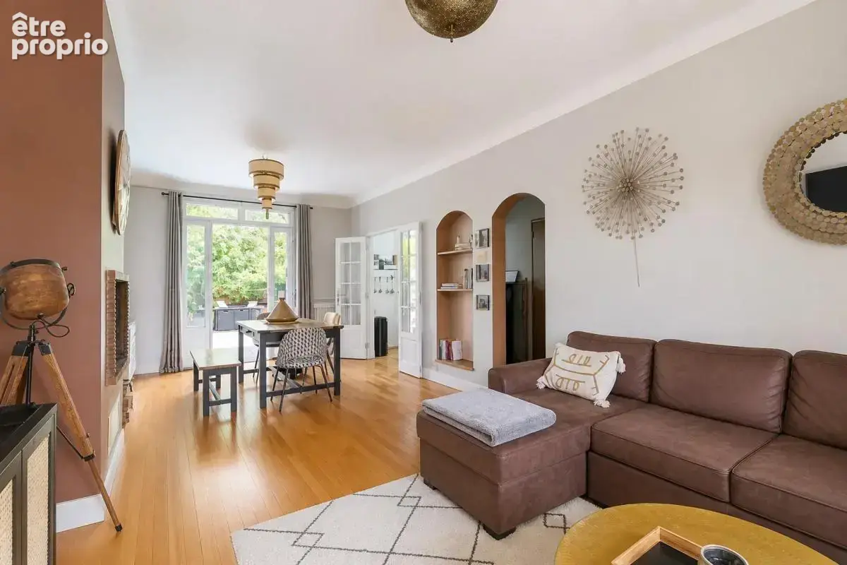 Maison 7 pièces 127 m² à Gagny avec piscine, jardin et parkings - photo 5