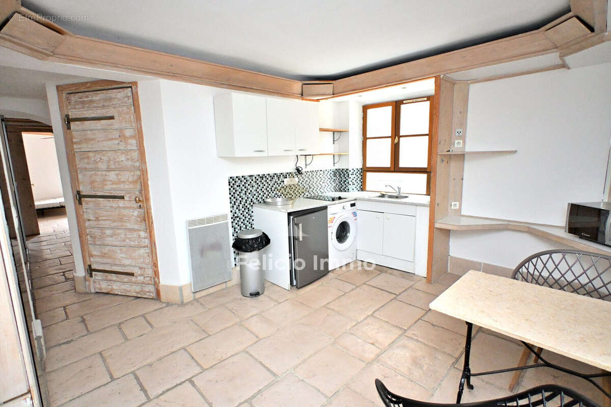 Appt 2ème étage cuisine/séjour - Appartement à VALBONNE