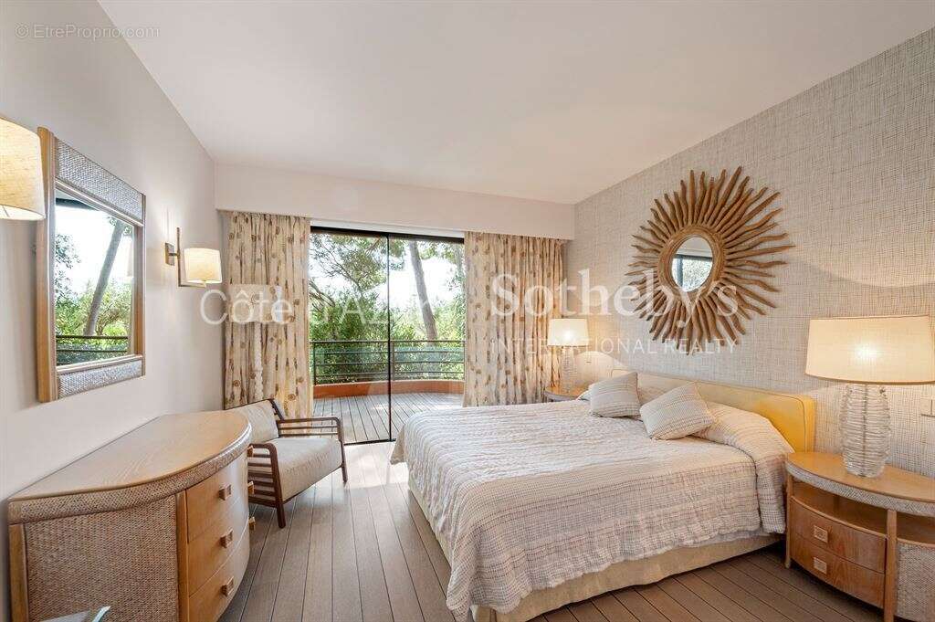 Saint Jean Cap Ferrat, domaine privé avec deux villas, parc paysager, piscine à débordement - photo 13