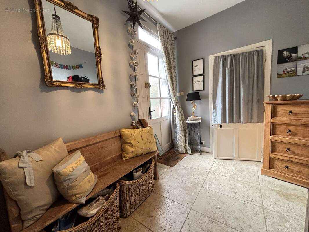 Appartement à NANTEUIL-EN-VALLEE
