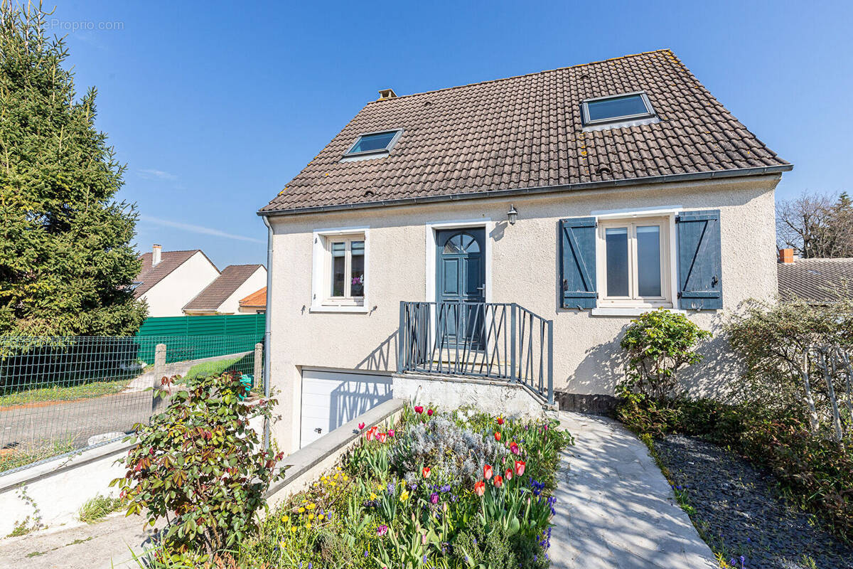 Maison à LA VILLE-DU-BOIS