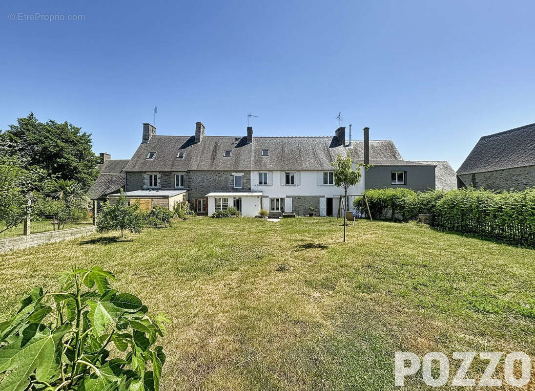A Vendre à GENÊTS (50530)  - Maison en pierres 189 m² -7 pièces - 4 à 6 chambres - Baie du Mont-Saint-Michel - photo 2