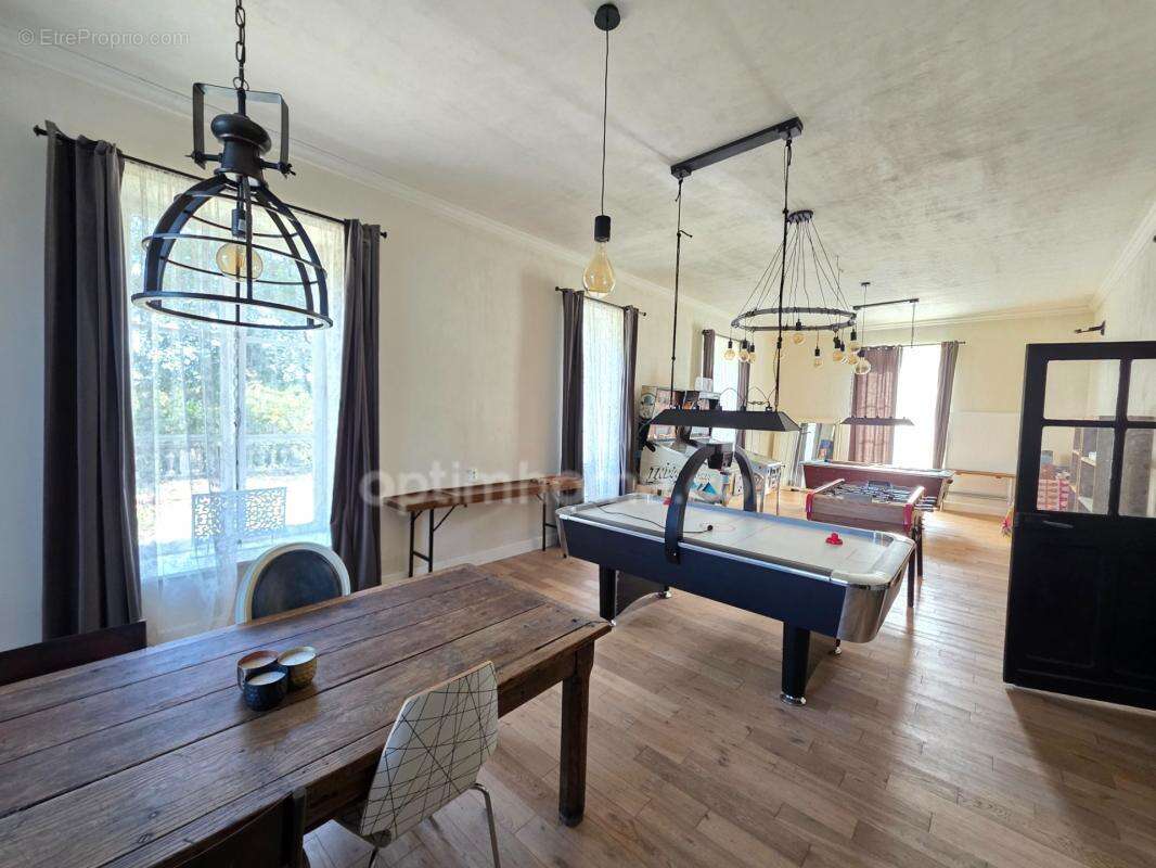 Gros potentiel pour cette tres belle propriete de 19ha avec chateau et batiment de + de 1200 m² - photo 9