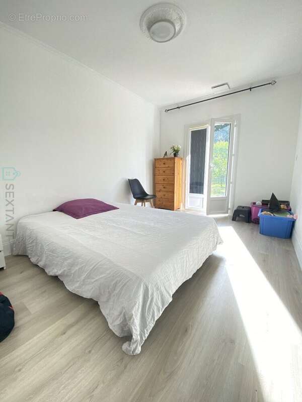 Plain-pied 4 chambres Terrain arboré - photo 9