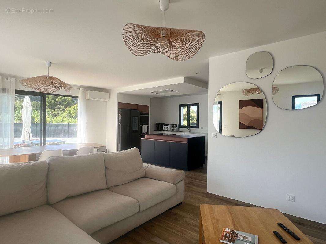 Maison à LE CASTELLET