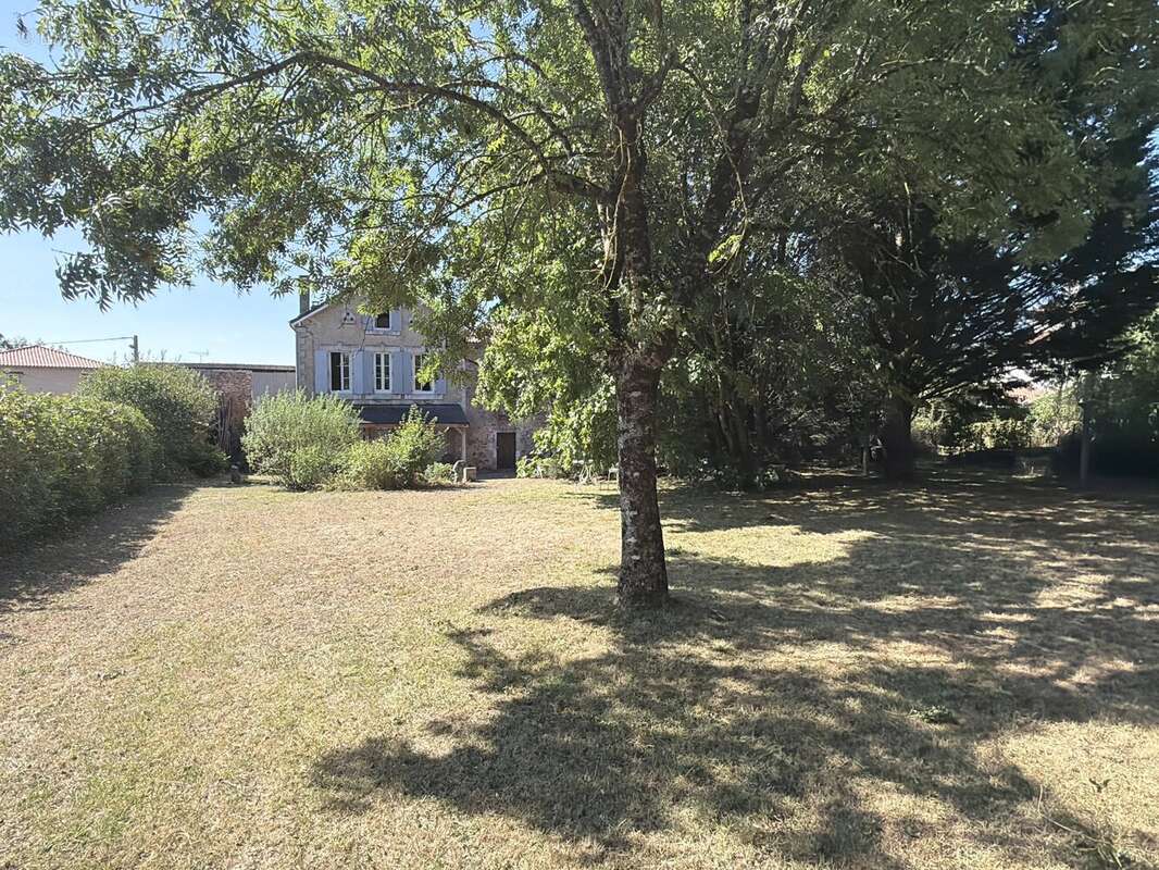Maison spacieuse de 4 à 5 chambres, cuisine équipée, grands jardins - photo 23