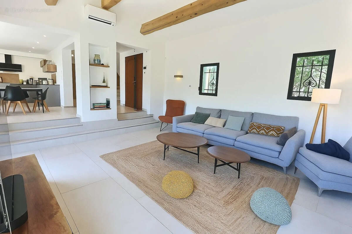 Maison à CHATEAUNEUF-GRASSE