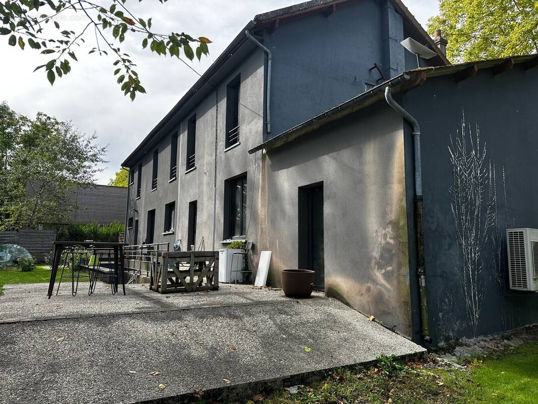 Commerce à MONTIGNY-SUR-LOING