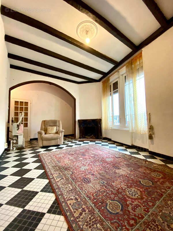 Maison à LE MAYET-DE-MONTAGNE