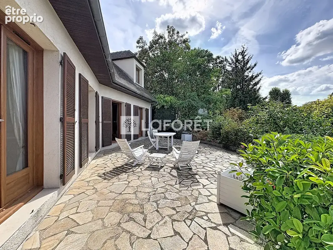 Le Pecq - Domaine de Grandchamp - Maison familiale 170 m² sur terrain clos de 960 m² - photo 4