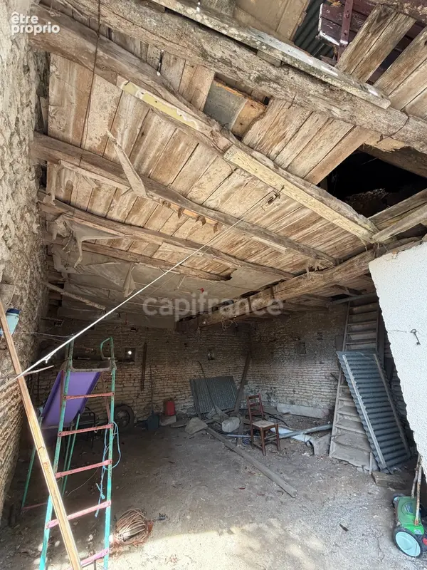 Ensemble de maisons anciennes à rénover d'environ 180m² à Neuville de Poitou (86) - photo 7
